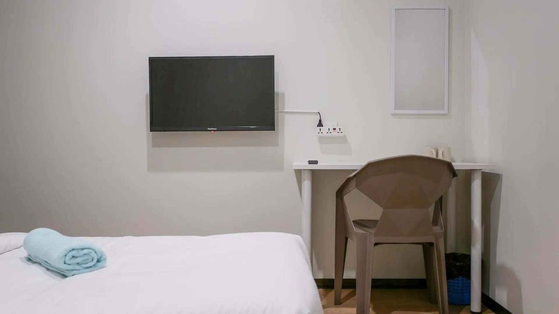 Cheerful Guesthouse #Adventist#Budgetstay جورج تاون بيت شباب